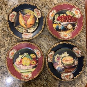 DECORATIVE WALL PLATES set of 4